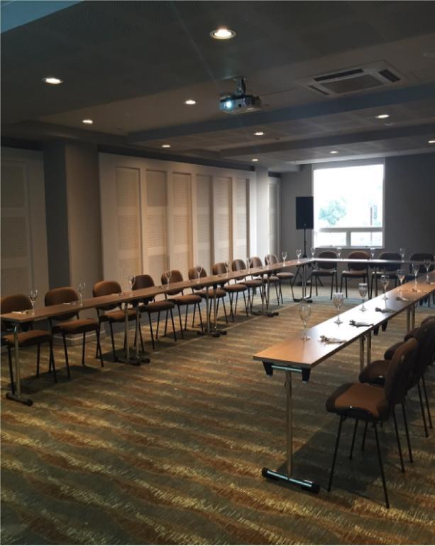 Ghl Hotel Montería Dış mekan fotoğraf A meeting room at the hotel