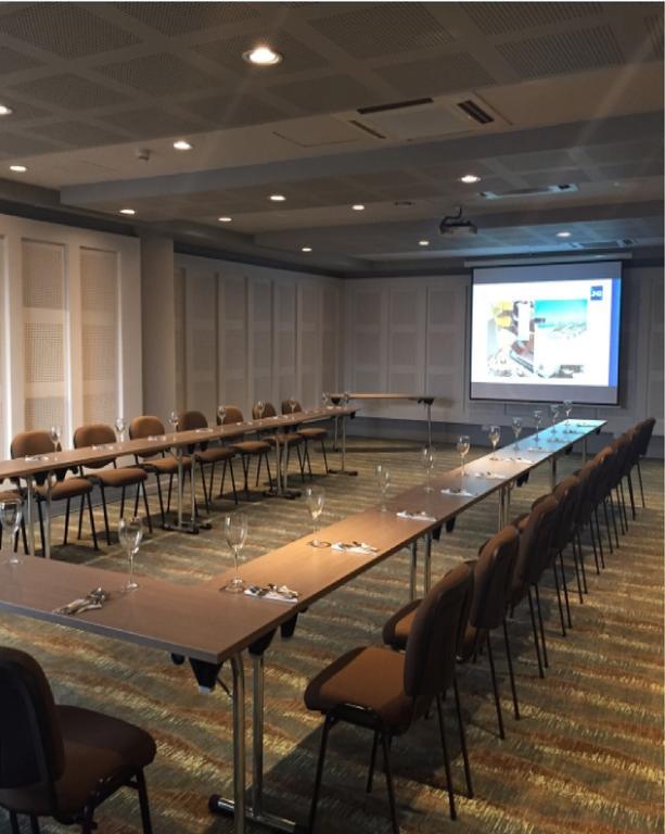 Ghl Hotel Montería Dış mekan fotoğraf A meeting room at the hotel