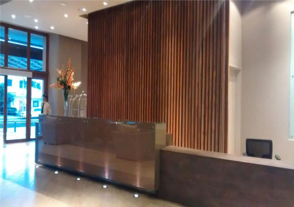 Ghl Hotel Montería Dış mekan fotoğraf Reception desk at the hotel