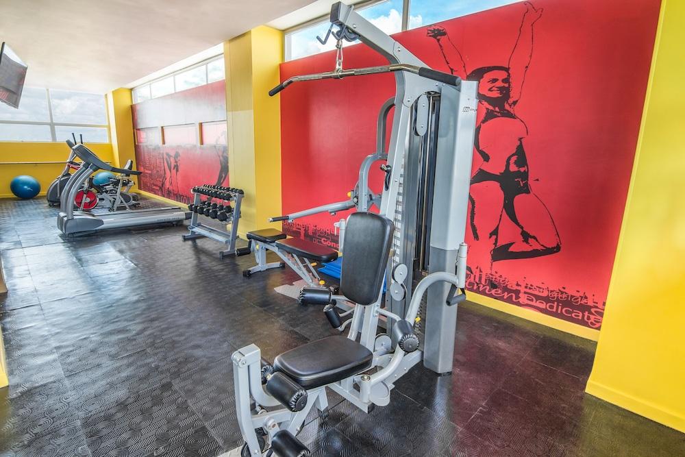 Ghl Hotel Montería Dış mekan fotoğraf A leg press machine