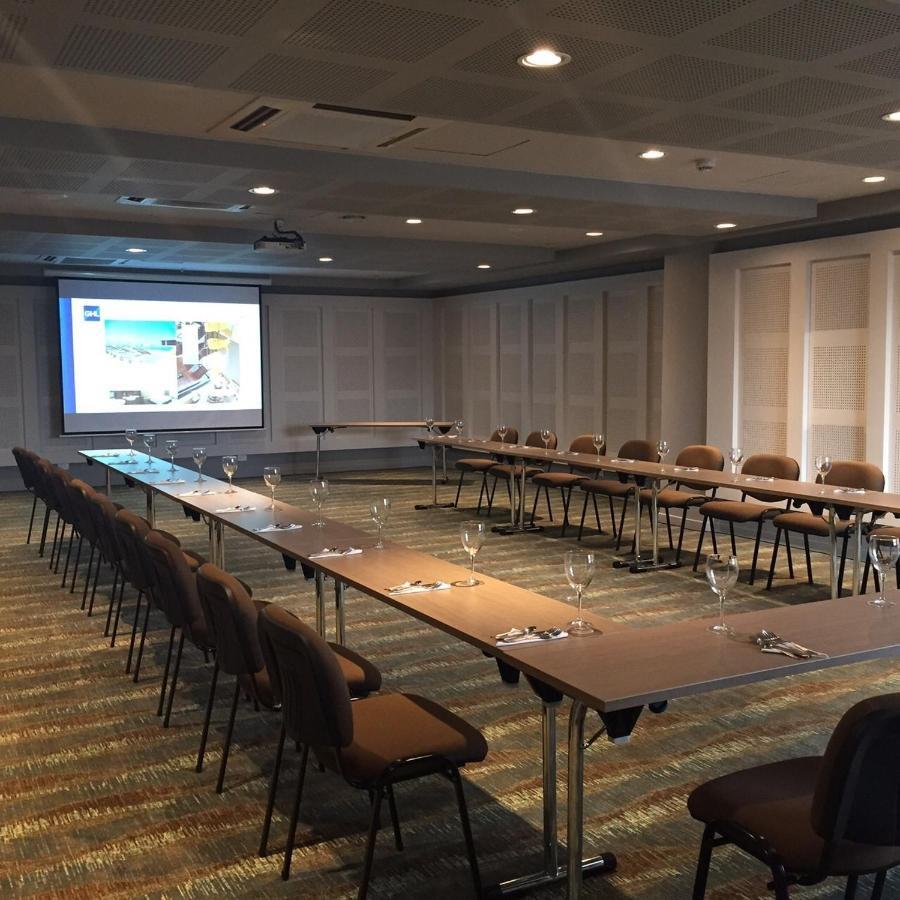 Ghl Hotel Montería Dış mekan fotoğraf A meeting room at the hotel